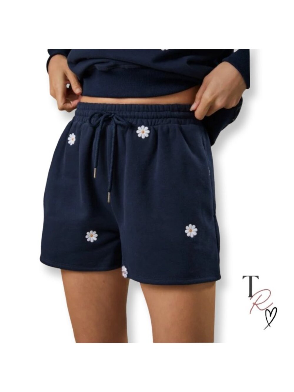Uncharted Threads NWT Daisy Embroidered Shorts Navy Blue Size Medium